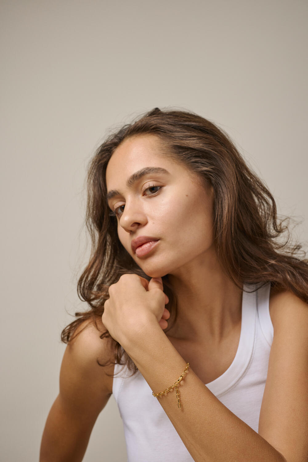 Medium Charm armbånd - guldfarvet